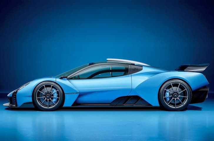 GMA Le Mans GTR in Blue studio image of the side profile