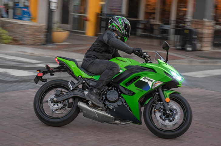 Kawasaki Ninja 650 Lime Green Colour cornering 