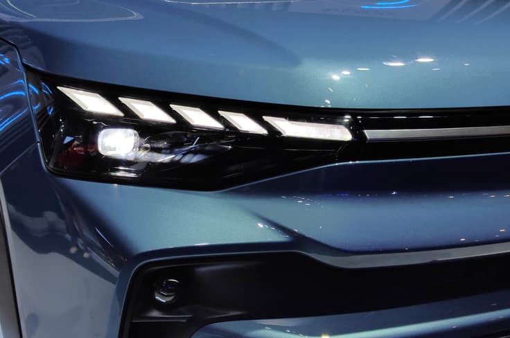 2025 maruti suzuki victoris headlight 2025 maruti suzuki victoris in studio