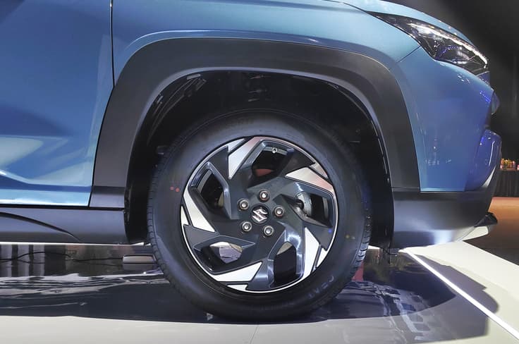 2025 maruti suzuki victoris wheels 2025 maruti suzuki victoris in studio