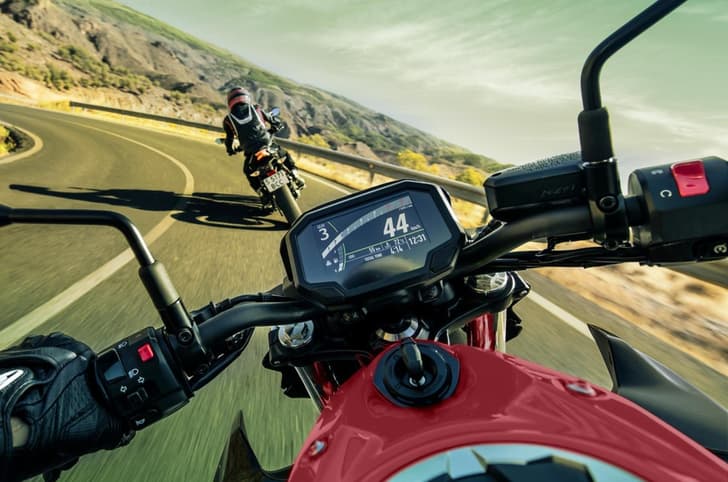 Kawasaki Z650 TFT display from rider's point of view