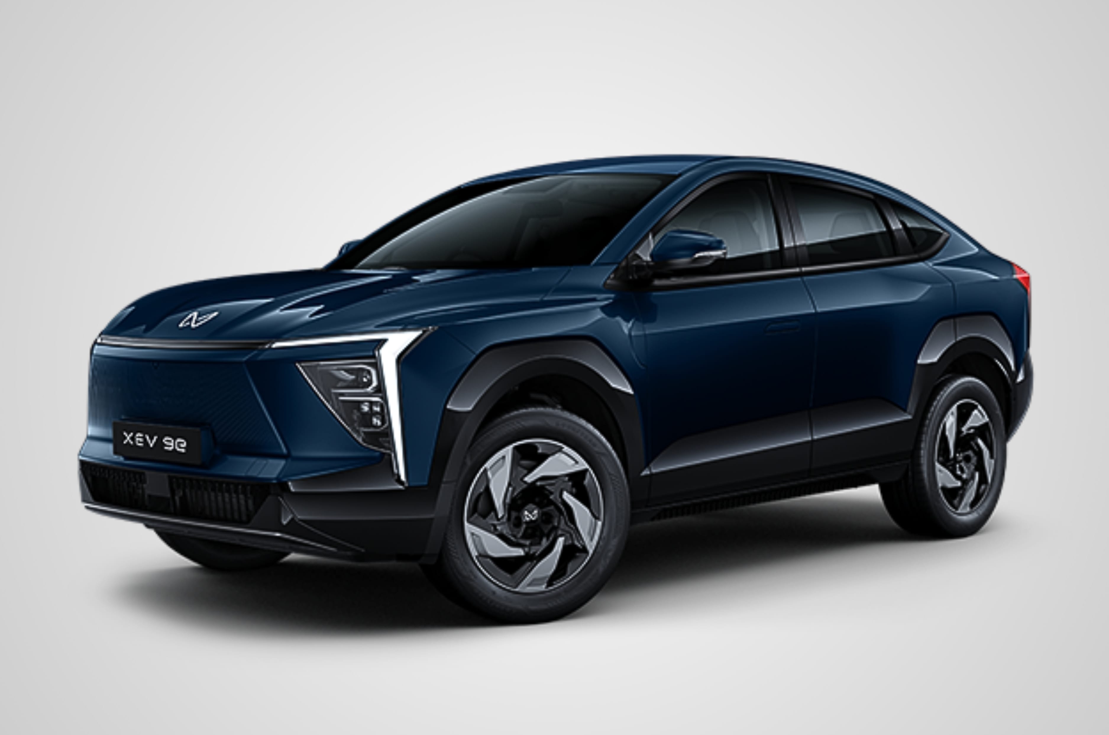 Mahindra XEV 9e in Nebula Blue.