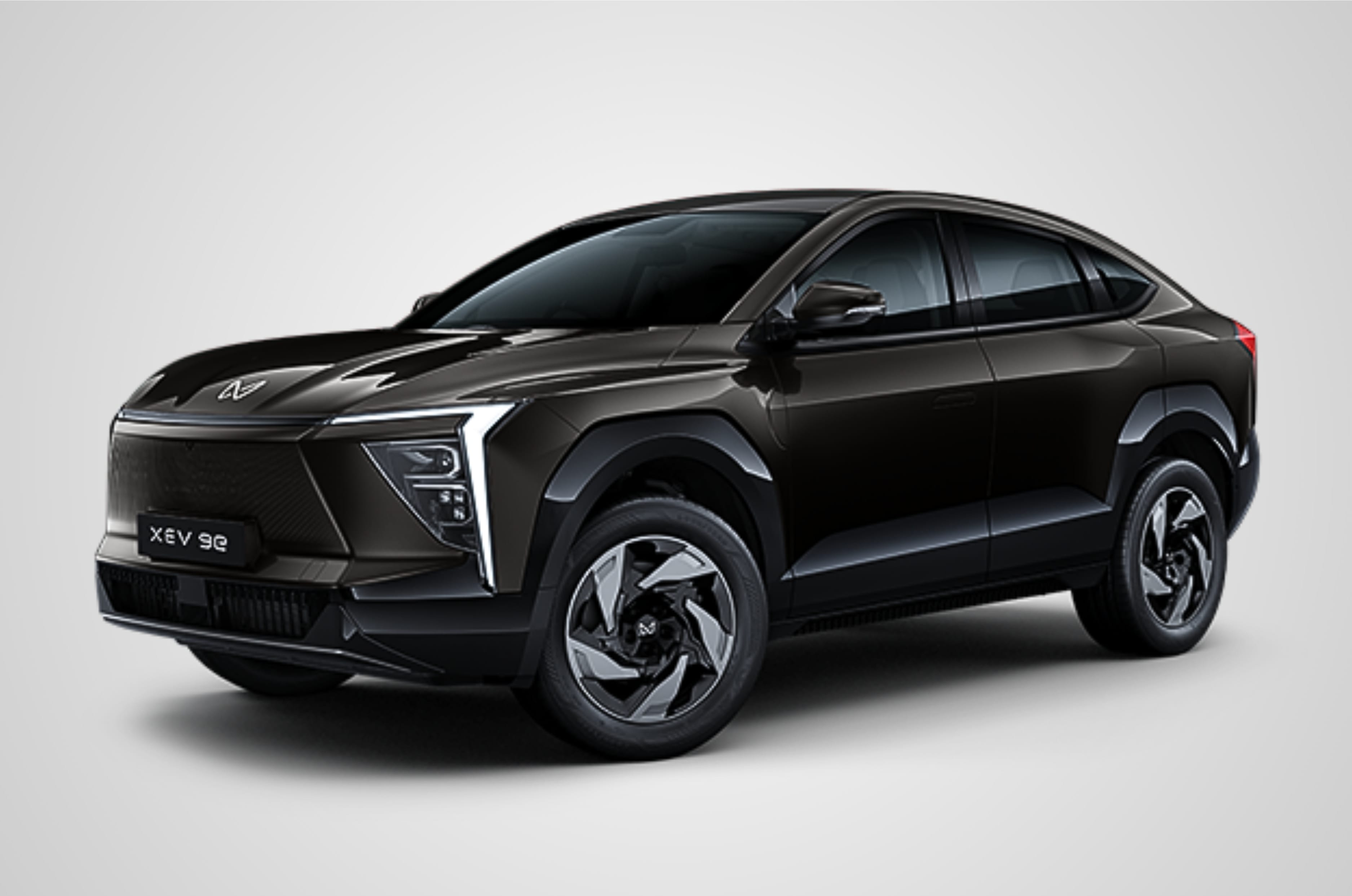 Mahindra XEV 9e in Stealth Black.