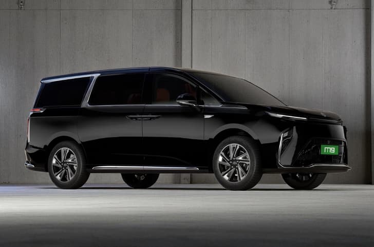 MG M9 in Metal Black