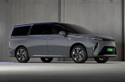 MG M9 in Concrete Grey