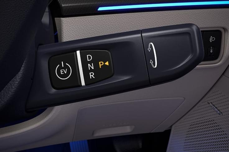 It also gets 4 levels of regenerative braking via paddle shifters and a steering column-mounted drive selector. Kia Carens Clavis EV drive selector