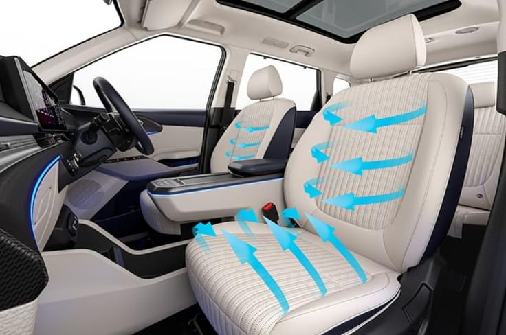 Front seats also get the ventilation function, but only the driver’s seat has electric adjustment. Kia Carens Clavis EV seat ventilation