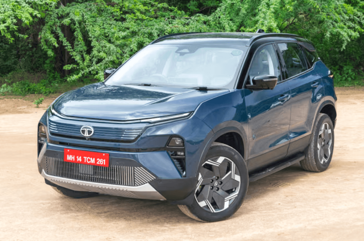 The Tata Harrier EV looks very similar to its ICE counterpart, with only minor differences.