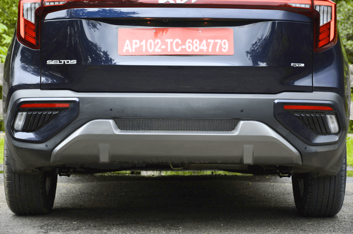 Kia Seltos exterior rear