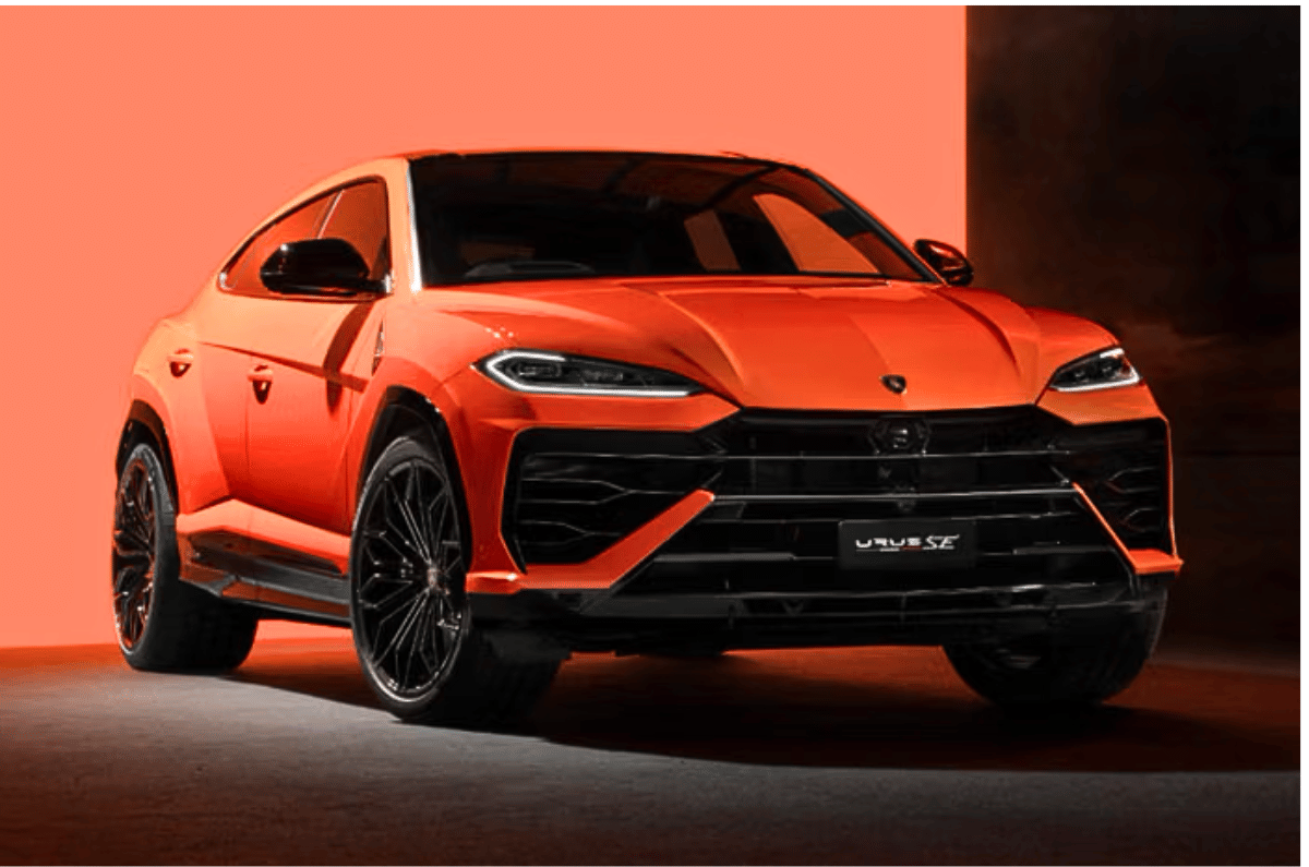 Lamborghini Urus SE interior and features image