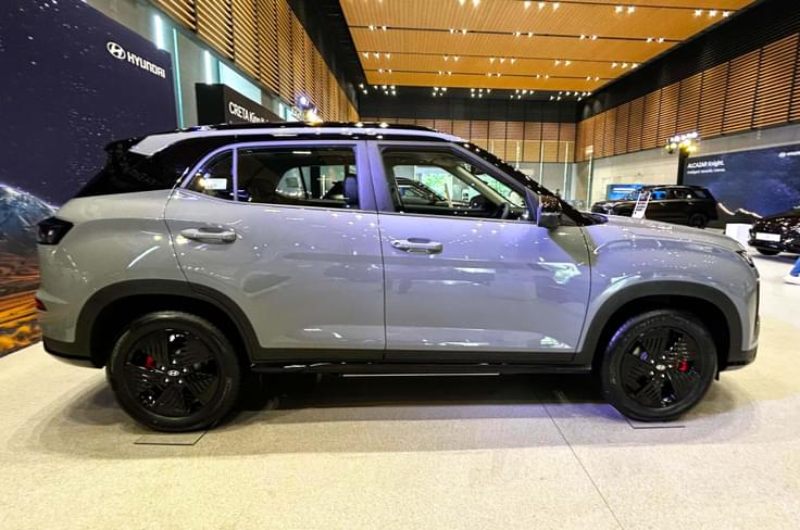 2025 hyundai creta electric knight edition shadow grey side profile 2025 hyundai creta electric knight edition on show floor