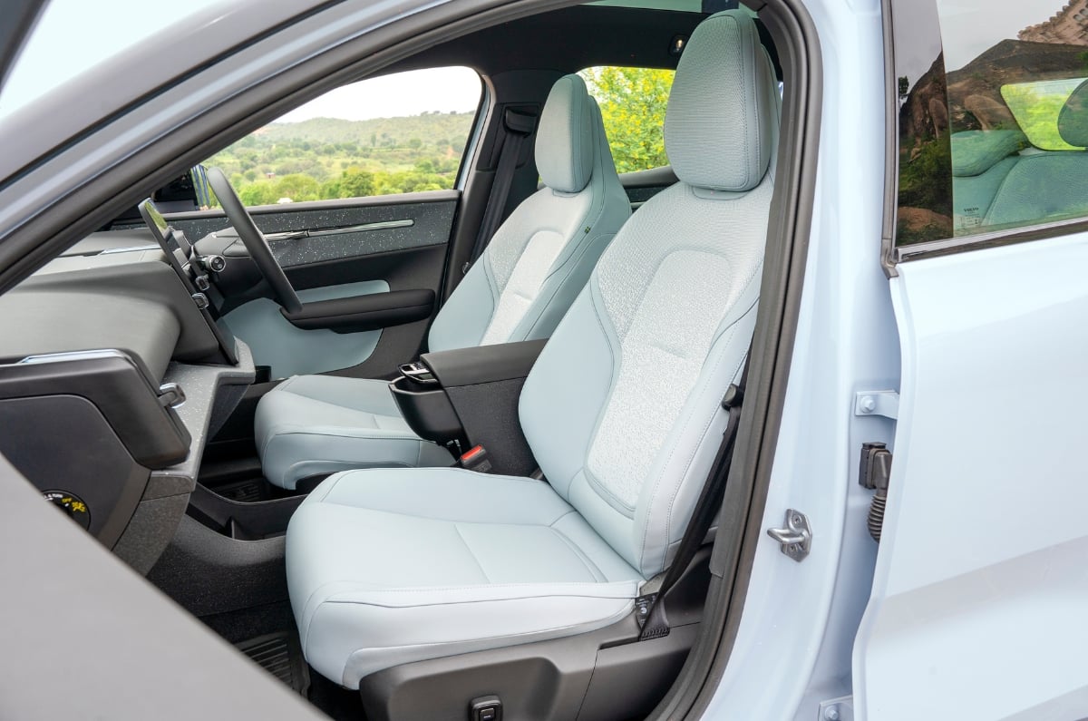 2025 volvo ex30 interior