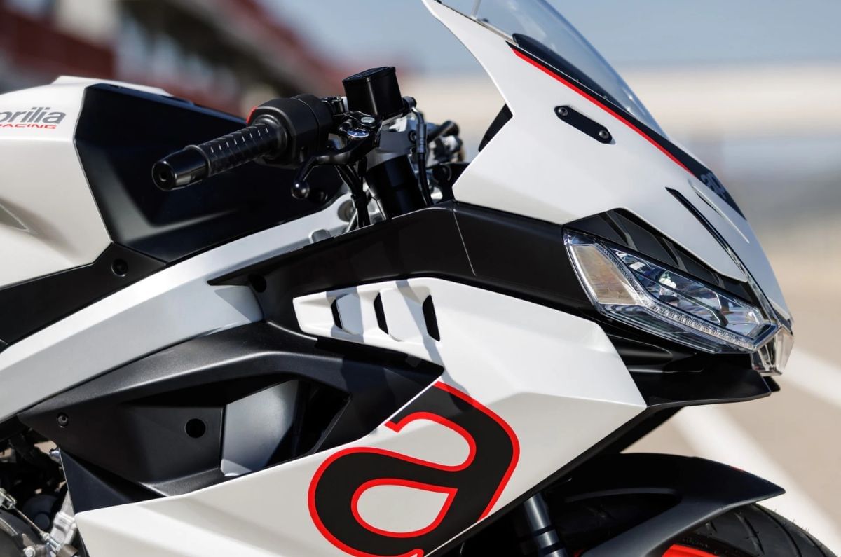 The RS 457 is powered by a 457cc, parallel-twin, liquid-cooled engine that produces 47.6hp and 43.5Nm