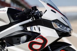 Aprilia-RS 457-headlight-shot
