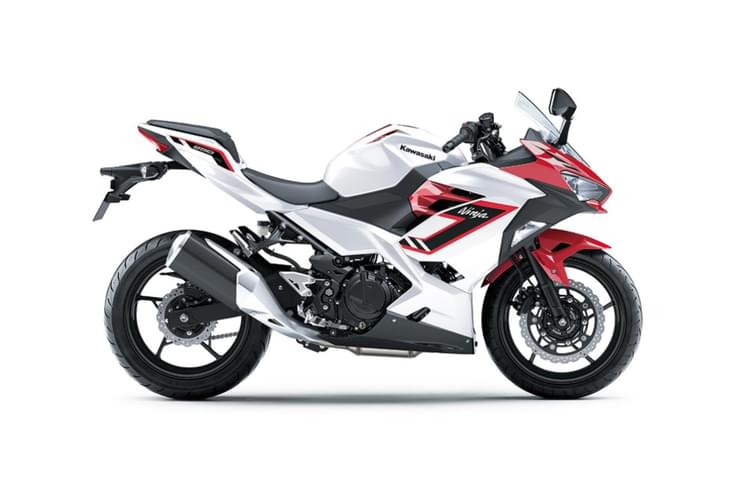 Features include a digi-analogue instrument cluster with Bluetooth connectivity. Ninja 250 side profile studio shot