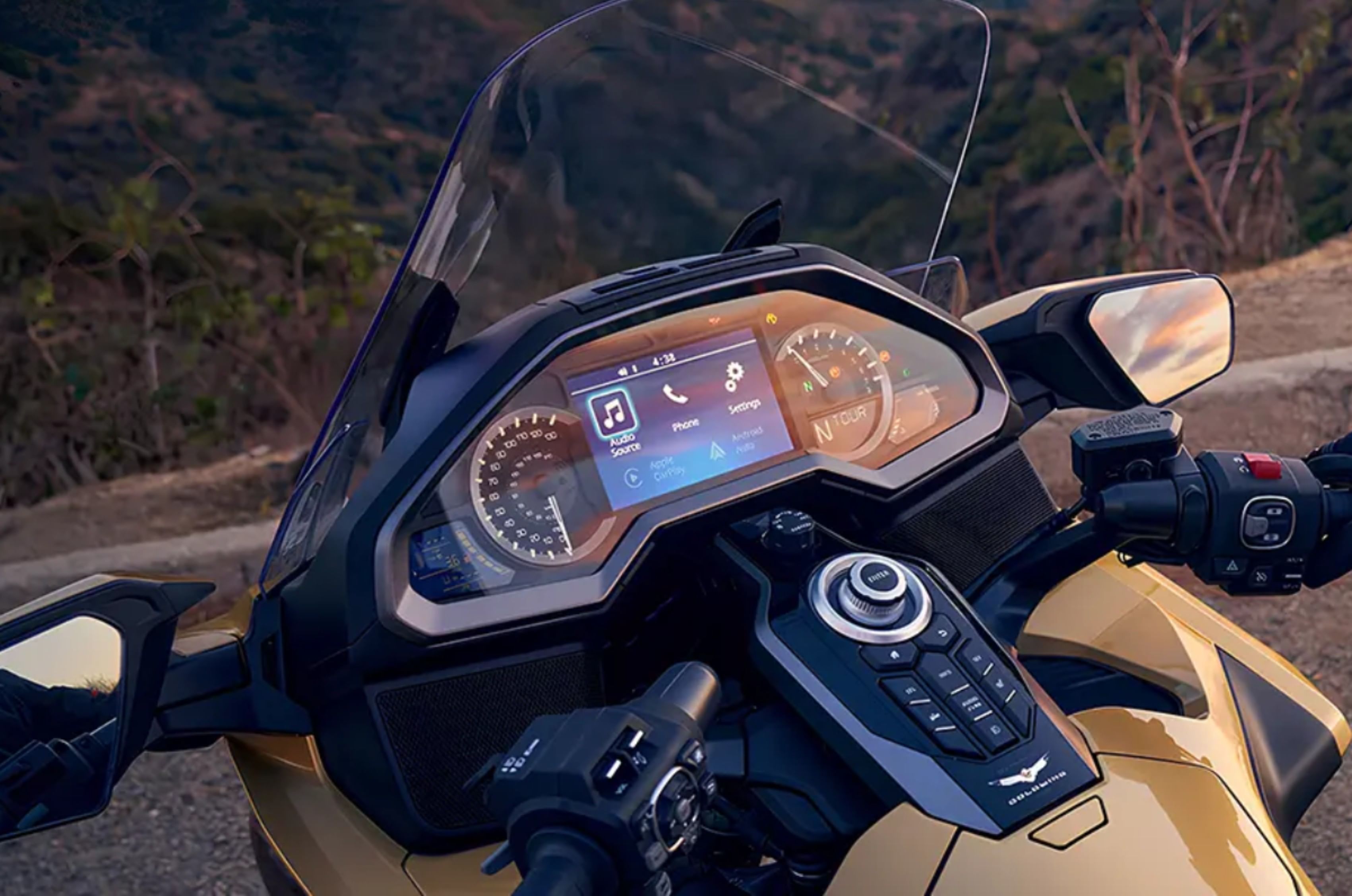 The 7-inch TFT comes equipped with Apple CarPlay and Android Auto. 