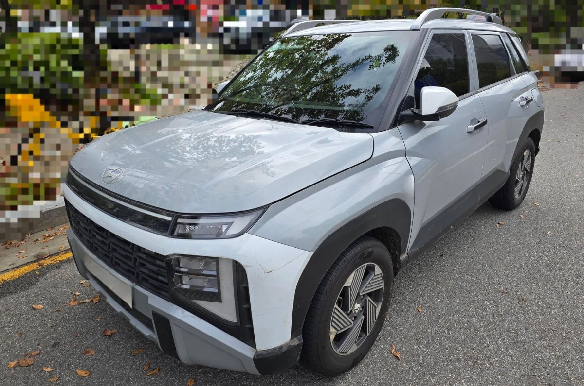 The upcoming new gen Hyundai Venue has been spotted undisguised.