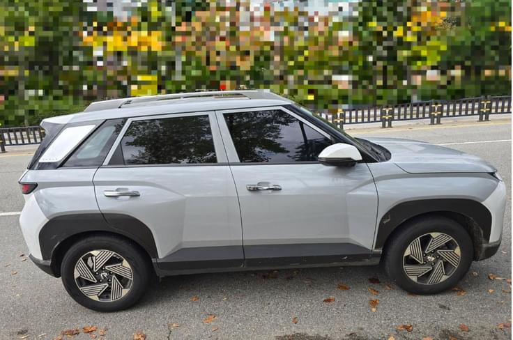 new hyundai venue side profile new hyundai venue on road