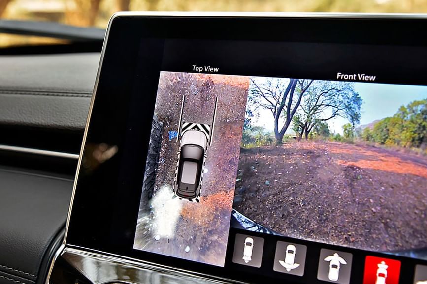 10.1-inch floating touchscreen feels sharp to use and includes a 360-degree camera.