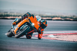 The 990 RC R will compete against the Kawasaki ZX-6R, Ducati Panigale V2, Yamaha R9 and Honda CBR600RR.