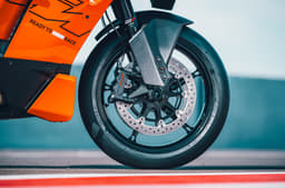 Stopping power comes from Brembo 4-piston Hypure calipers.