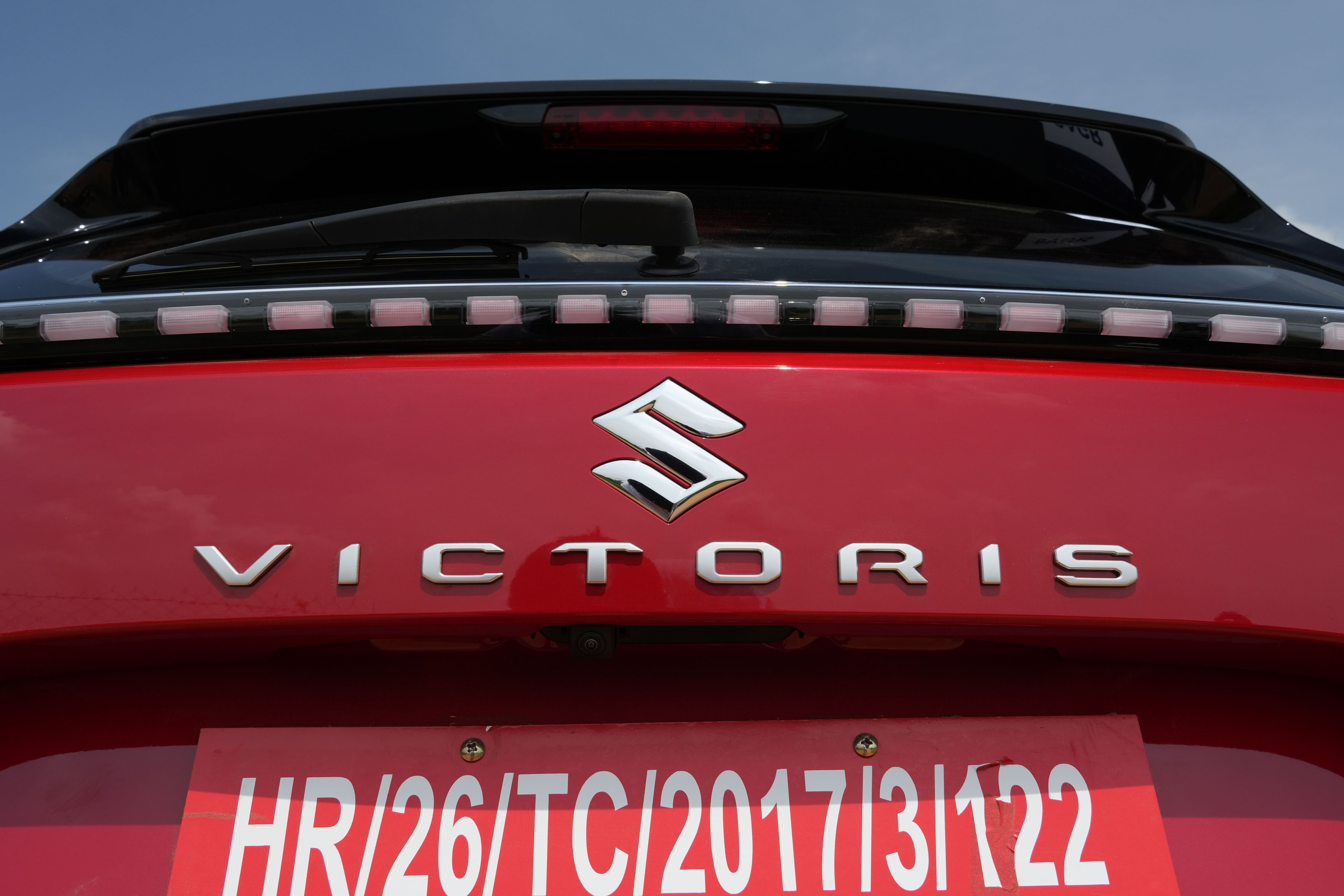Maruti Suzuki Victoris in field 