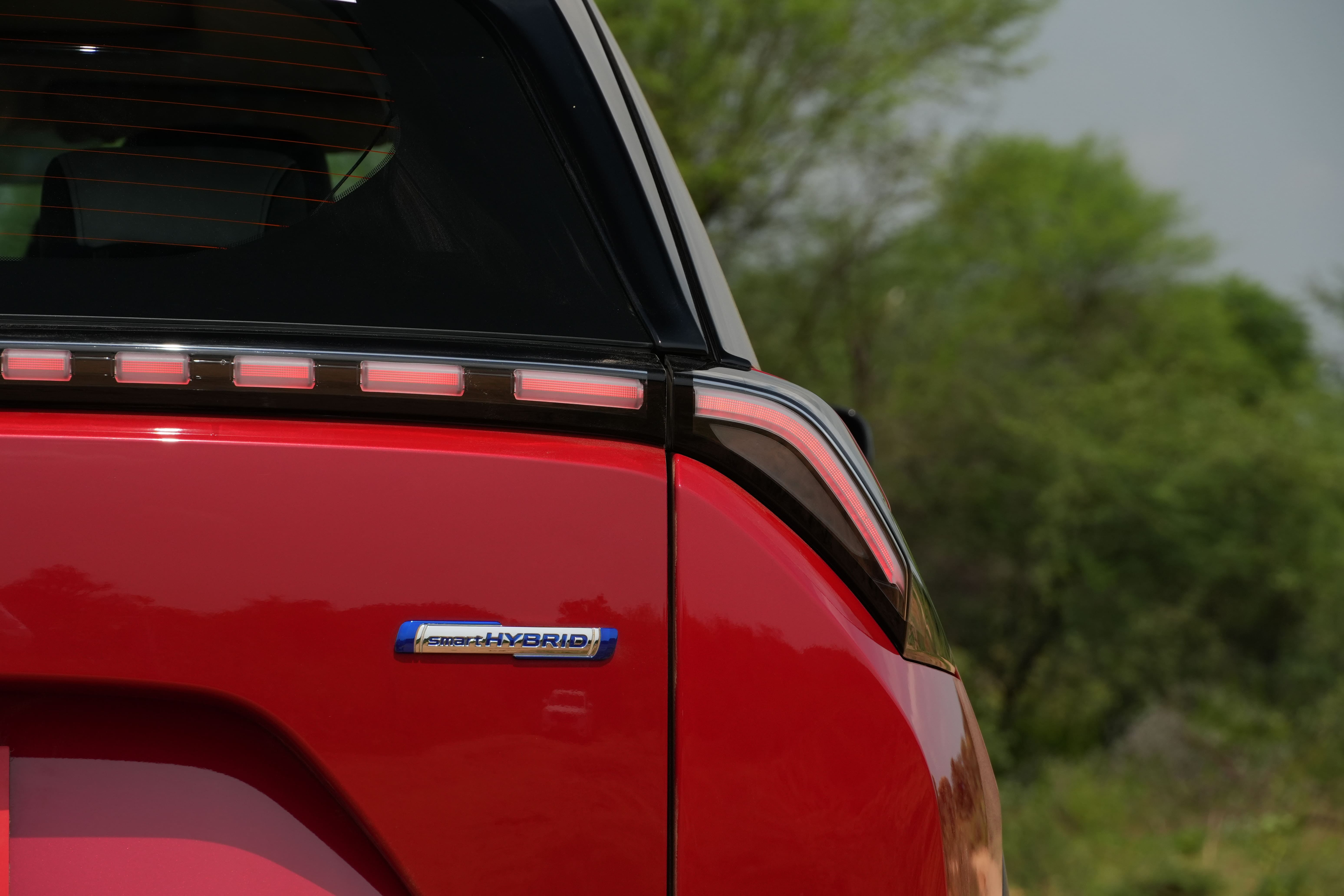 Maruti Suzuki Victoris in field 
