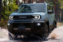 Toyota Land Cruiser FJ driving