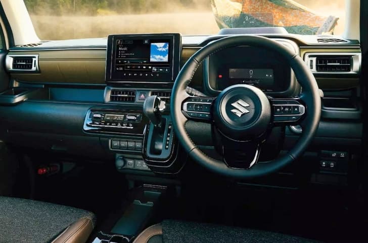 Suzuki XBEE interior