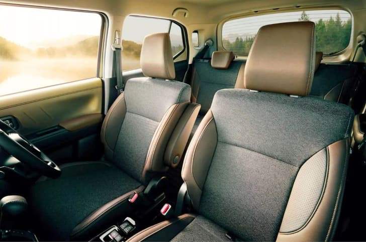 Suzuki XBEE two-tone interior