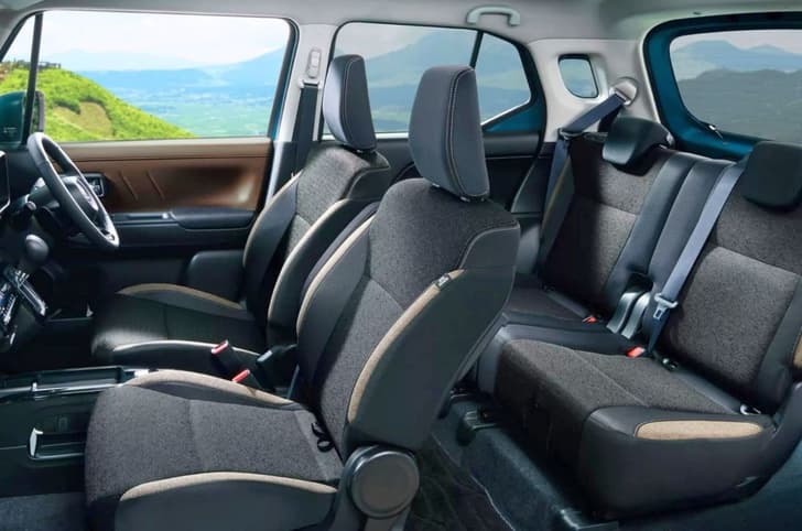 Suzuki XBEE interior space