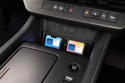 Fourth-generation Nissan Elgrand centre console