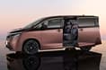 Fourth-generation Nissan Elgrand side profile Fourth-generation Nissan Elgrand side profile
