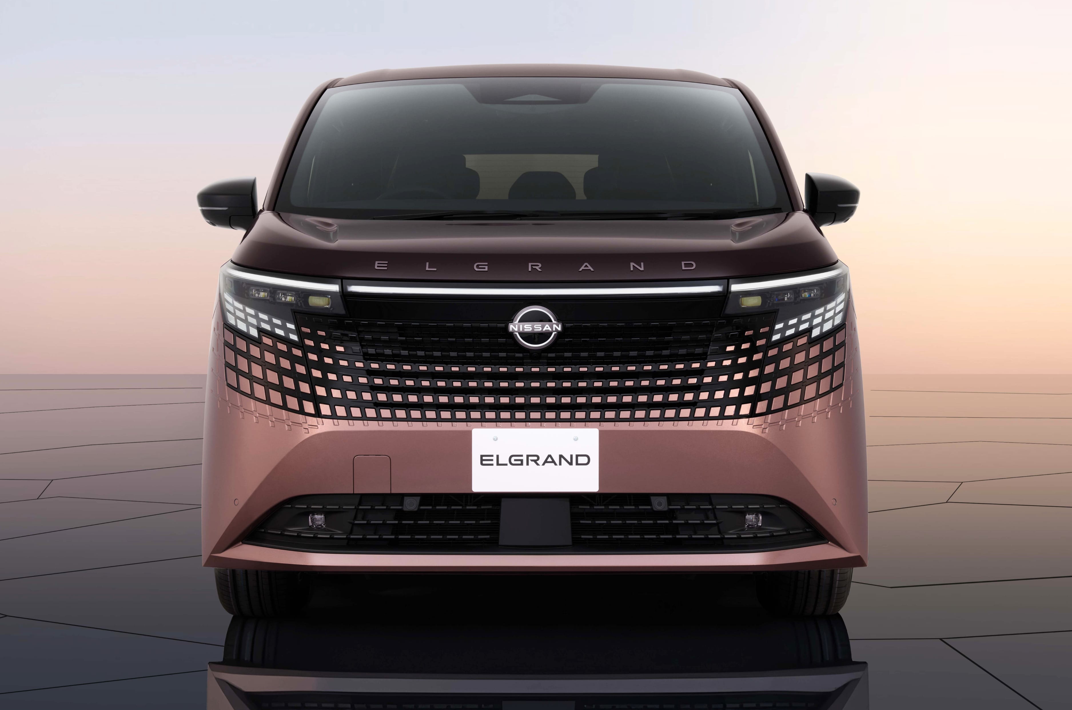 Fourth-generation Nissan Elgrand front profile