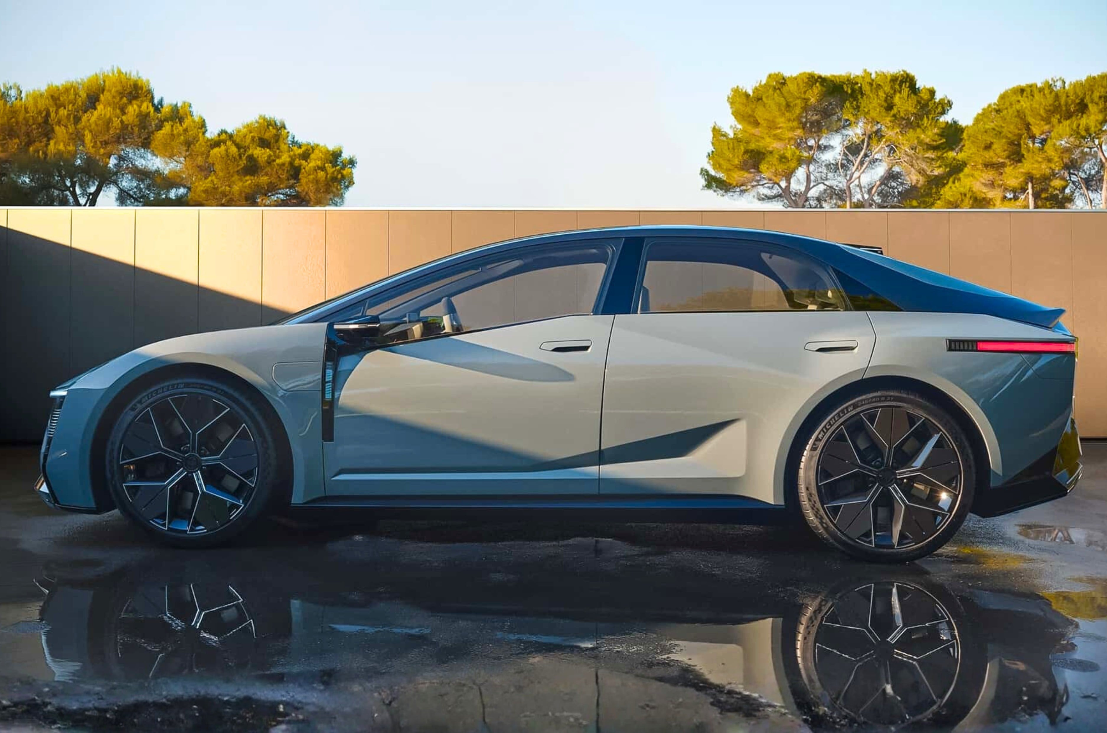 Toyota Corolla concept side