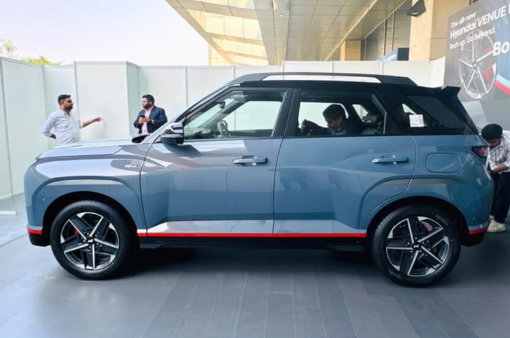 Hyundai Venue N Line side