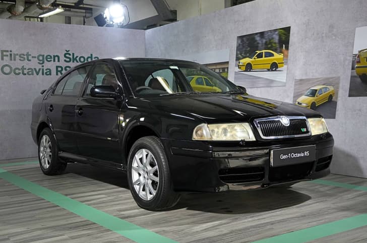 2004 skoda octavia rs in garage