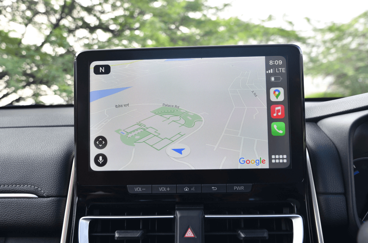Maruti Invicto touchscreen