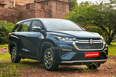 Maruti Invicto interior image gallery