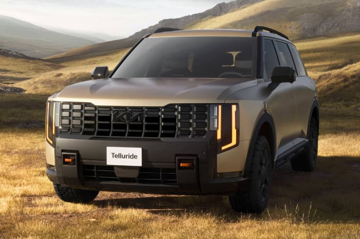 X-Pro variant gets blacked-out trim, raised roof rails, front and rear tow hooks, more ground clearance and 18-inch all-terrain tyres. New Kia Telluride X-Pro front three-quarter left