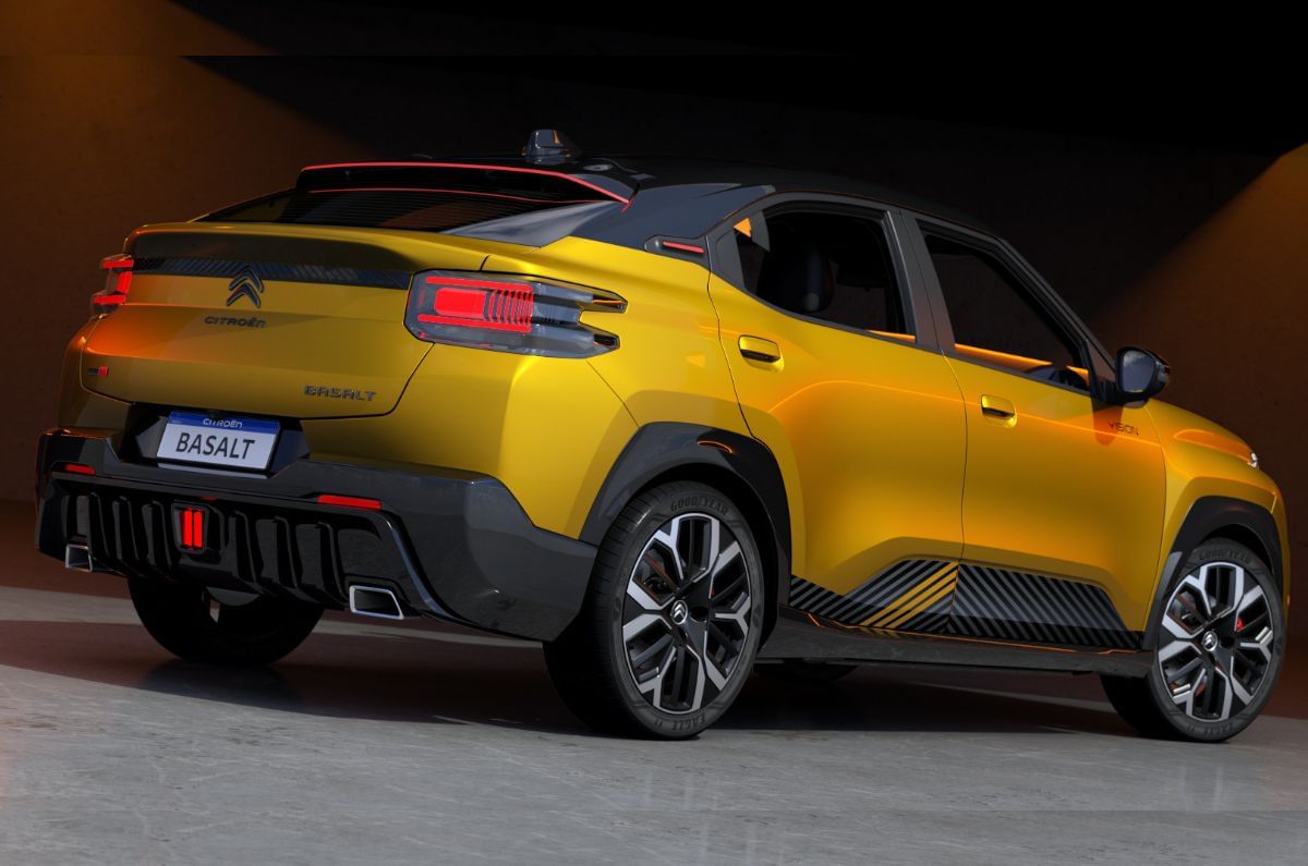 It also features gloss black body cladding, a roof-mounted spoiler with integrated stop lamp and a black patterned strip between the LED tail lights.