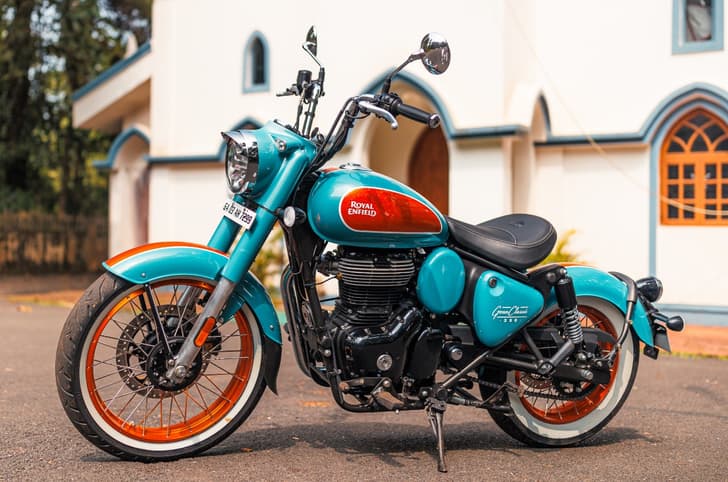 Royal Enfield Goan Classic 350 front left static in the city