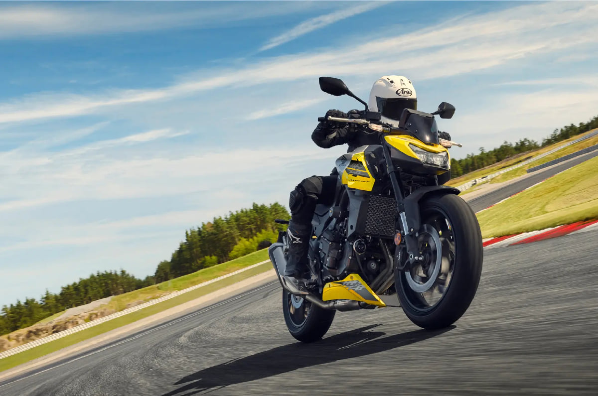 The e-clutch setup automatically manages clutch operation during gear changes.