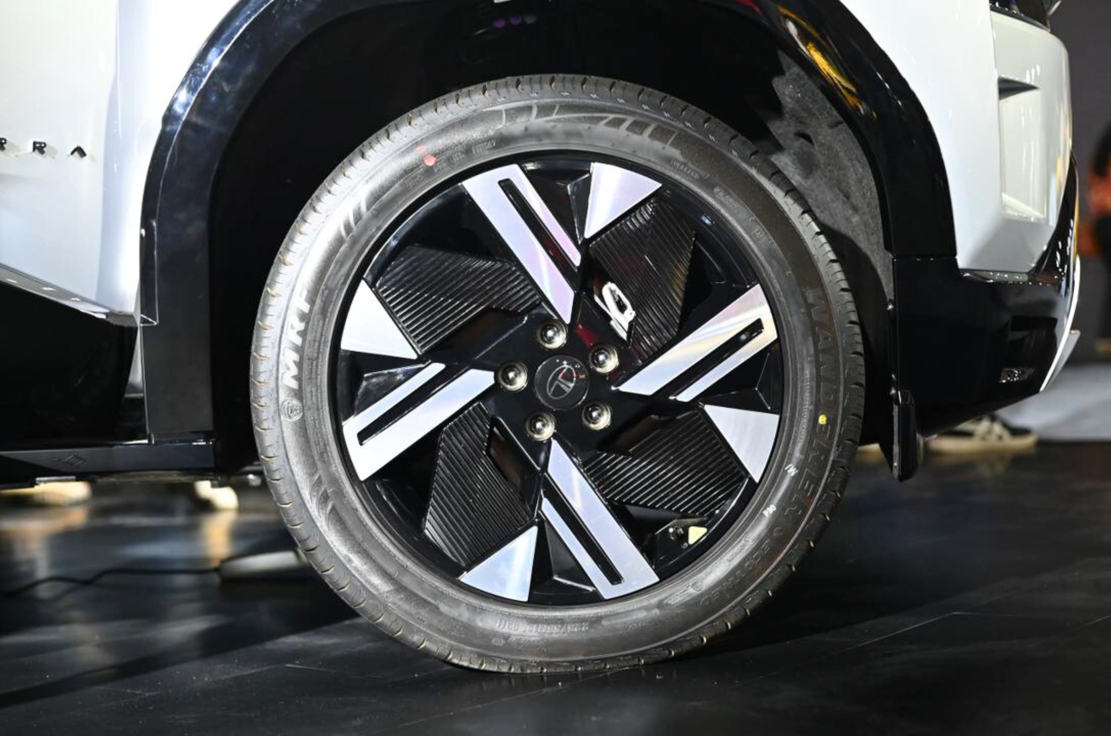 Tata Sierra 2025 front three-quarter official image