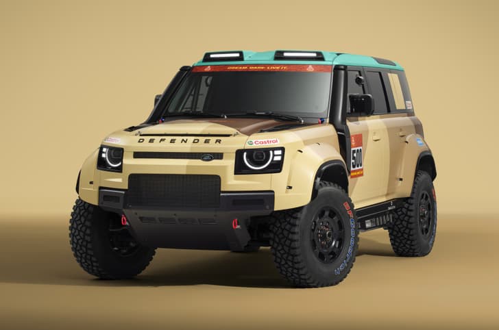 Defender Dakar D7X-R front quarter