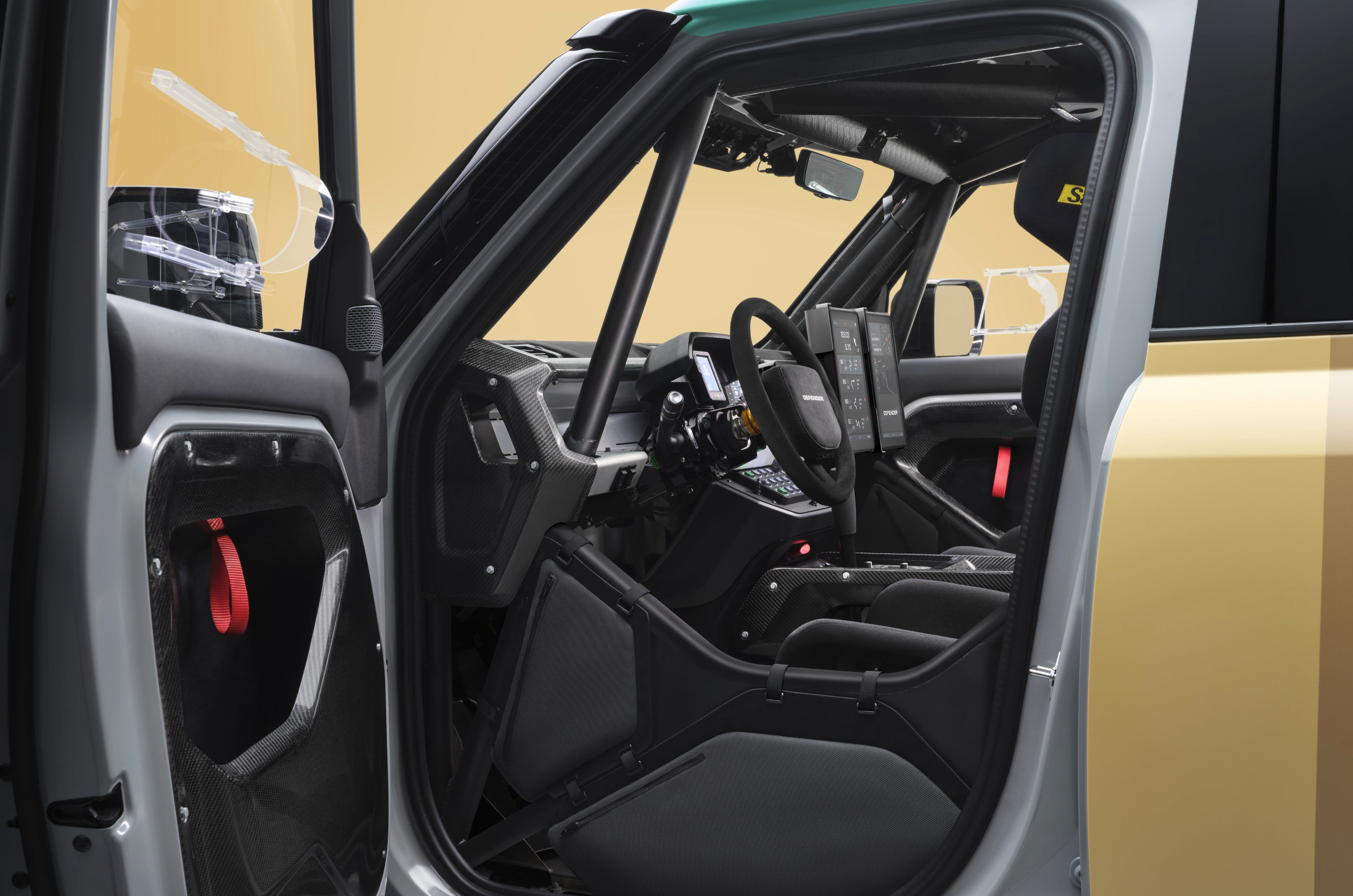 Defender Dakar D7X-R roll cage