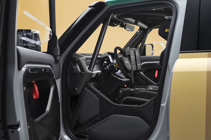 Defender Dakar D7X-R roll cage Defender Dakar D7X-R roll cage