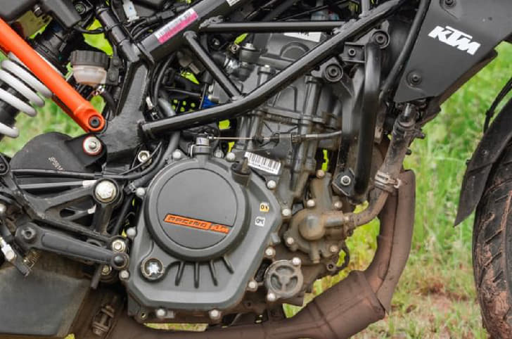 Powering the bike is a 164.2cc liquid-cooled, single-cylinder engine producing 19hp and 15.5Nm. 