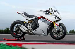 Ducati SuperSport 950 S right side profile