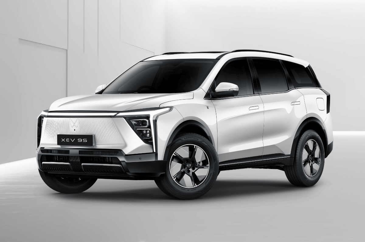 Mahindra XEV 9S Everest White